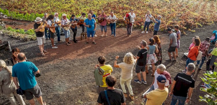 Tocadores de instrumentos de cordas da ilha do Pico têm convite aberto da MiratecArts