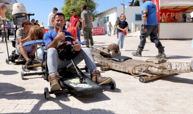Carrinhos de rolamentos voltam a descer velozmente a principal rua da Mexilhoeira Grande
