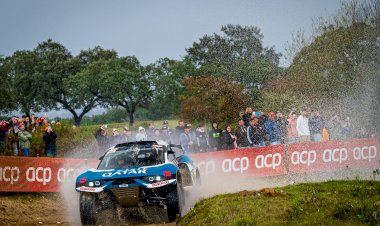João Ferreira passa para a frente da Baja Portalegre 500 entre os automóveis