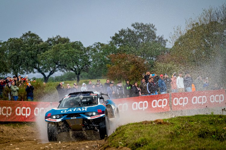 João Ferreira passa para a frente da Baja Portalegre 500 entre os automóveis