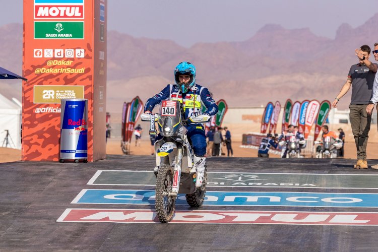 Estreante Bruno Santos sobe ao pódio no Dakar 2024