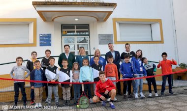 Embaixador da Vanguard Stars Tiago Leal, entrega material desportivo ao ATL da SCM de Montemor-o-Novo