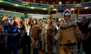Mais de 700 idosos espalharam a magia do Carnaval pelo Coliseu Micaelense