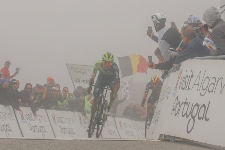 Daniel Martínez vence duelo com Remco Evenepoel na Fóia