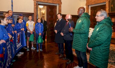 Tocha da Paz recebida nos Paços do Concelho