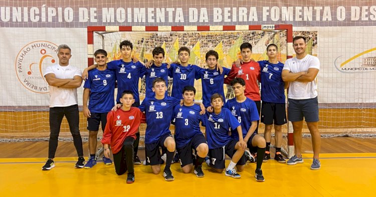 Equipa Sub-16 da Escola de Andebol de Moimenta da Beira na 2ª fase do Campeonato Nacional