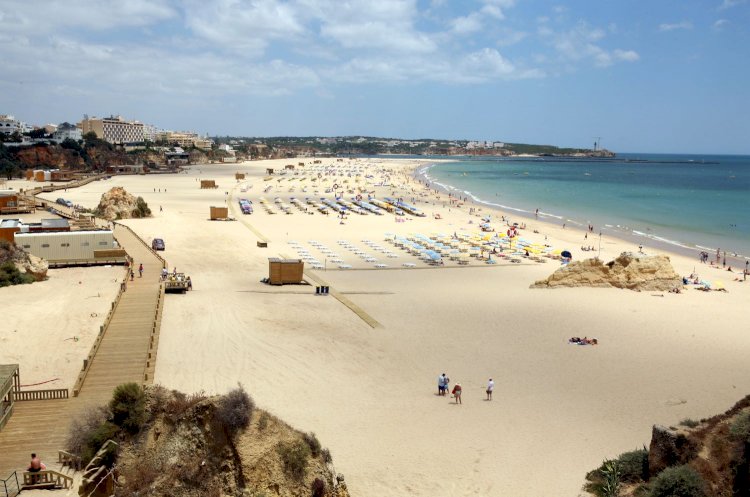 Praia da Rocha volta a ser galardoada com o Prémio Cinco Estrelas Regiões