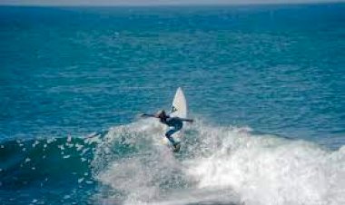 Erica Máximo no terceiro heat da ronda 5 das repescagens do World Junior Championship da ISAf