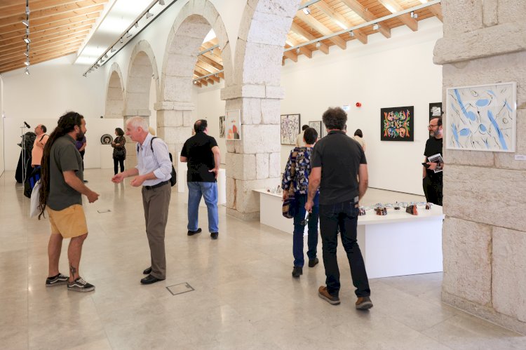 Artes visuais colectivas na Galeria Municipal do 11