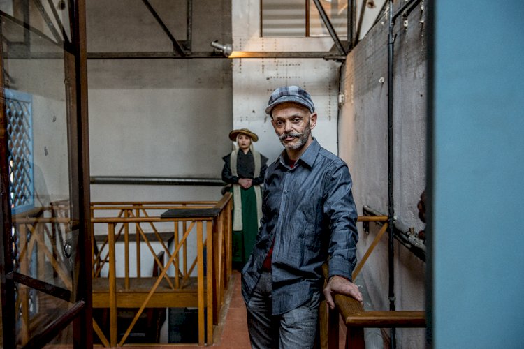 Performance + Instalação Nova peça de Karnart parte do livro Finisterra de Carlos de Oliveira