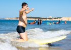Jovens portadores de deficiência participam no 8º Encontro de Surf Adaptado da Praia da Rocha