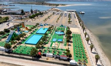 Cais Fluvial do Seixal volta a receber parque de diversões aquáticas